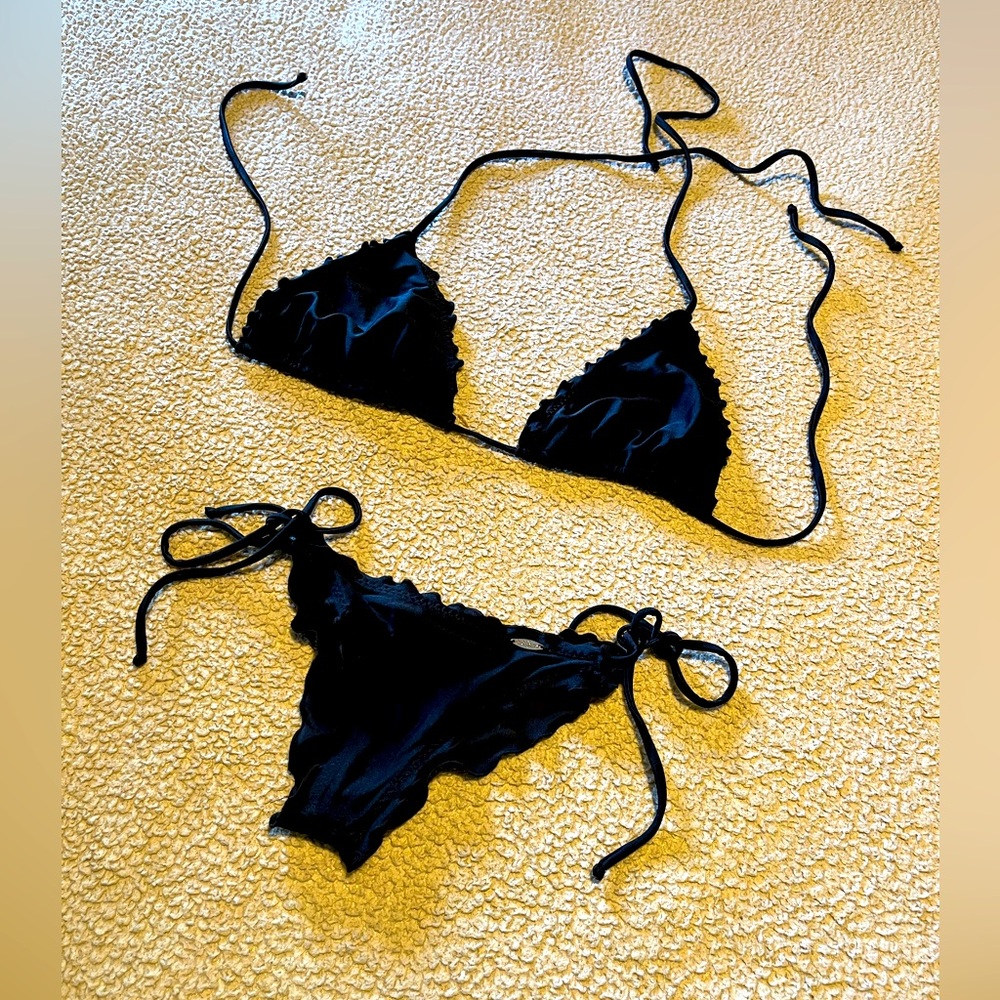 Luli Fama Bikini - XL top/ SM bottom.  Black bikini.  Sexy!